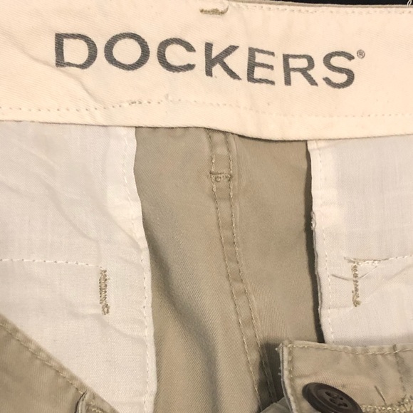 Dockers | Straight Fit | Khakis - Picture 2 of 4